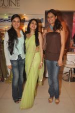 Padmini Kolhapure, Tejaswini Kolhapure, Bhagyashree at the launch of Bhagyashree_s store in Juhu, Mumbai on 25th April 2012 (57).JPG